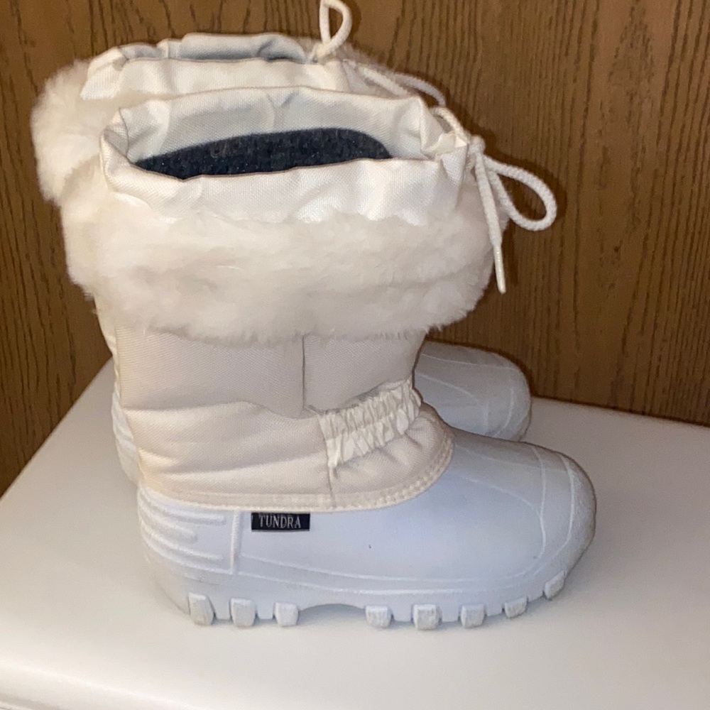 Girls Tundra Boots Size 12 Preowned